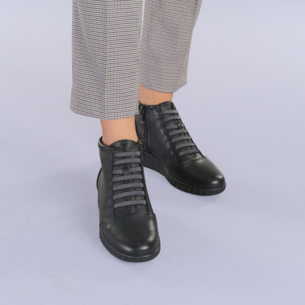 Δερμάτινα παπούτσια  Lova μαύρα, 2 - Kalapod.gr
